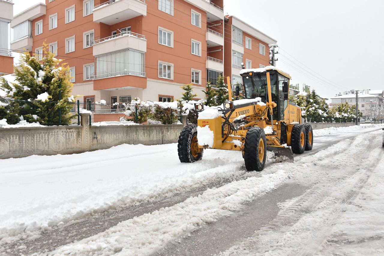 karatayda-karla-mucadele-calismalari-4.jpg