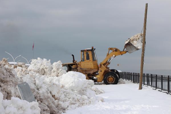 son-yagan-kar-beysehir-golune-yeniden-hayat-verecek-kamyonlarla-tasinip-gole-dokuldu-004.jpg