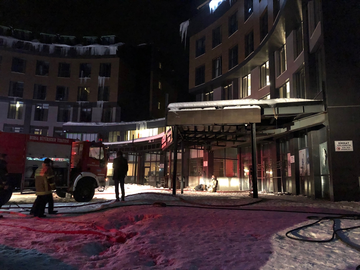 bursa-uludag-otel-yangin.jpg