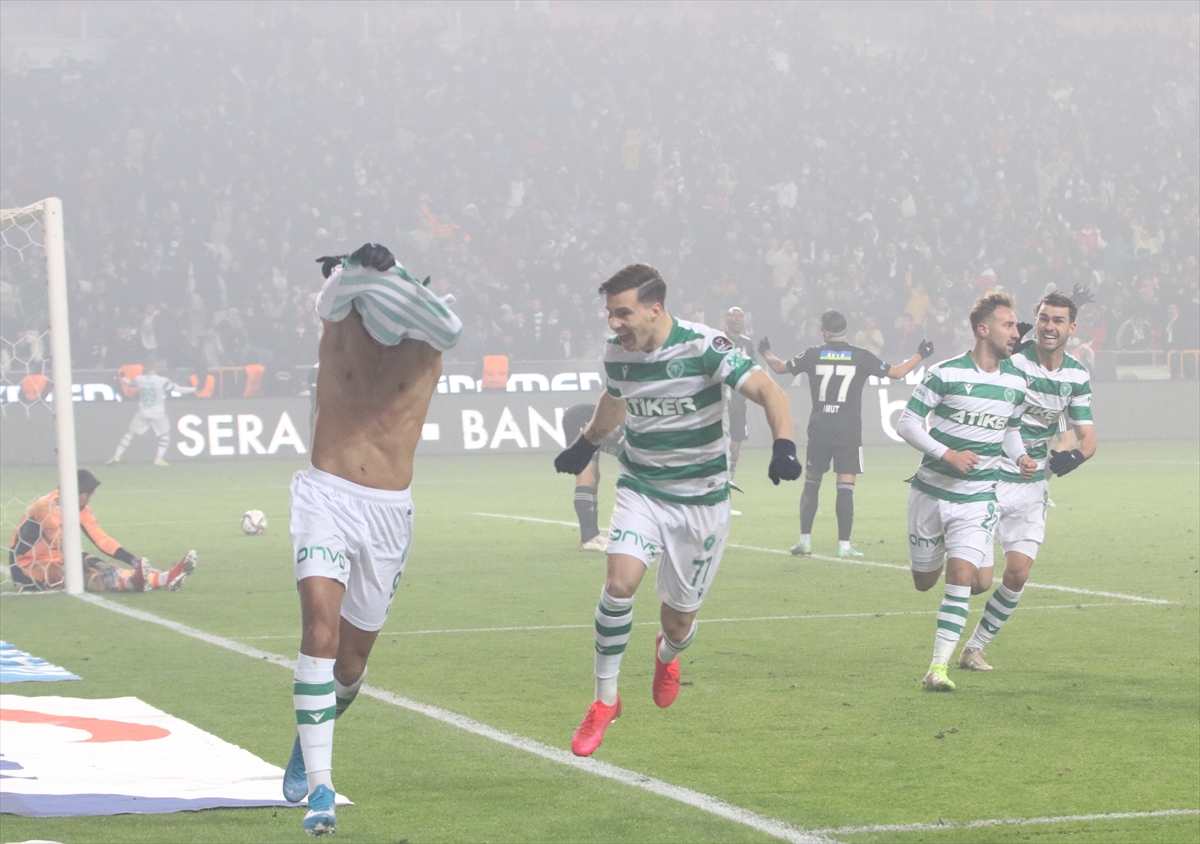 konyaspor-besiktas-1.jpg
