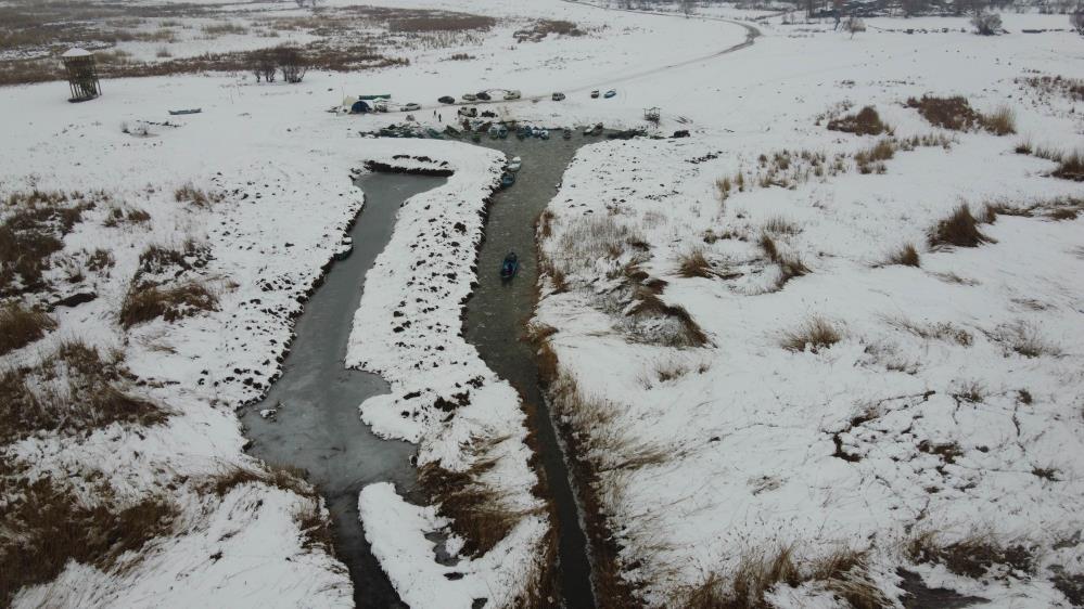 konyada-balikcilarin-donan-beysehir-golunde-zorlu-ekmek-mucadelesi-004.jpg