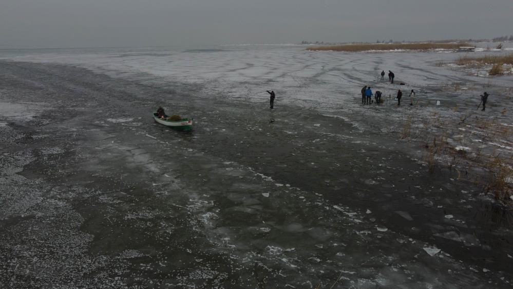 konyada-balikcilarin-donan-beysehir-golunde-zorlu-ekmek-mucadelesi-008.jpg