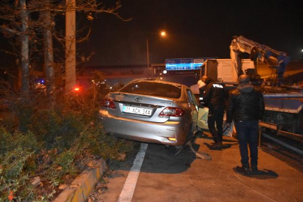 trafik-kazasi-sonrasi-yolu-temizleyen-iscilere-otomobil-carpti-001.jpg