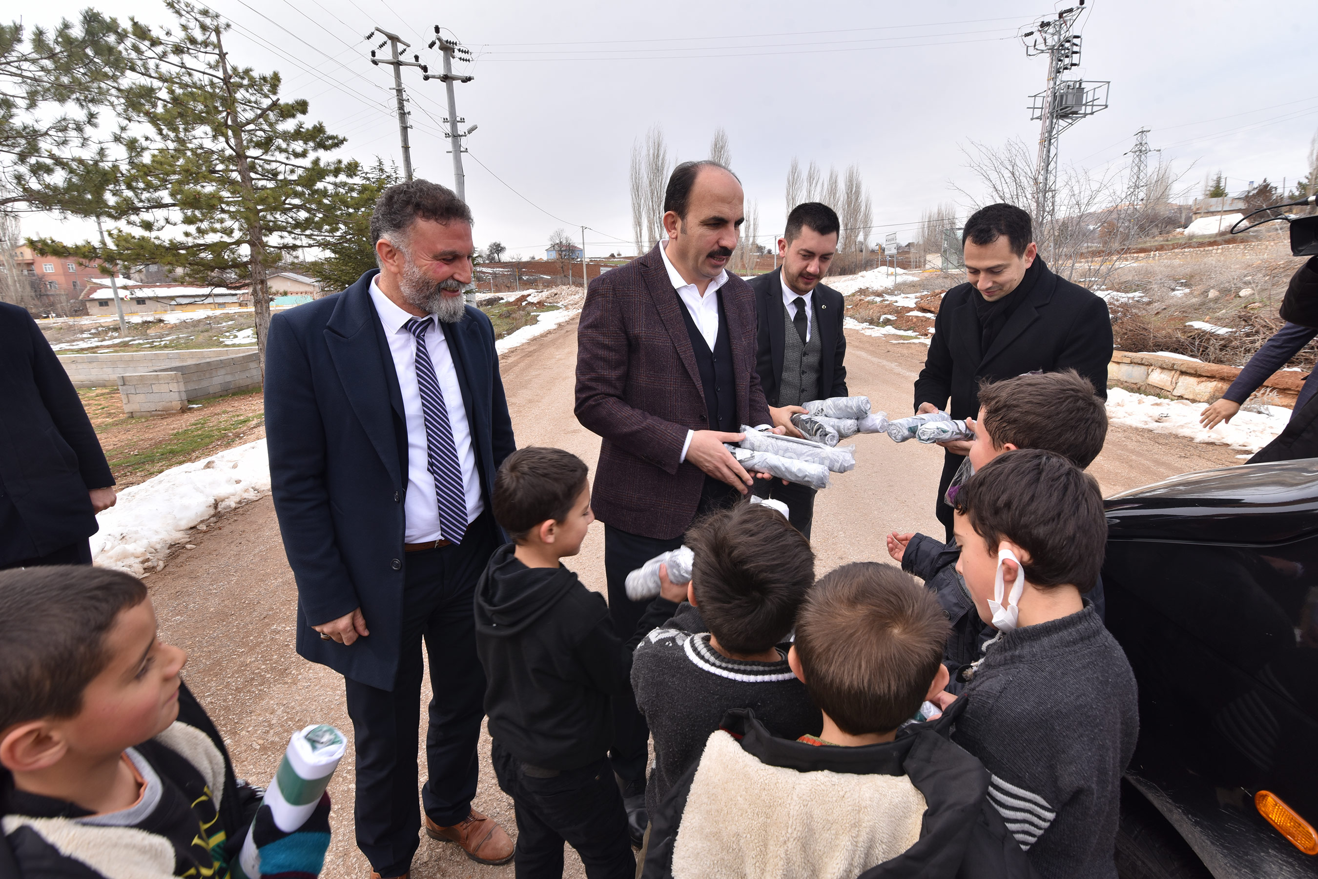 baskan-altay-yilin-son-gunu-derbentte-vatandaslarla-bulustu-7.jpg