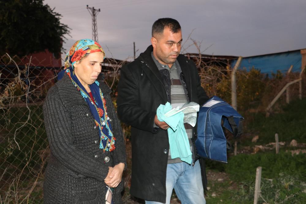 adanada-oldu-sanilan-bebek-defin-oncesi-aglayinca-hastaneye-kaldirildi-8.jpg