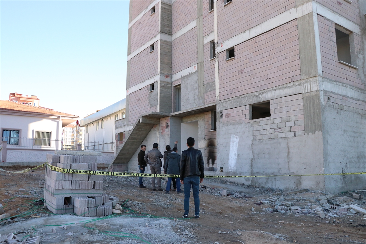 25-yasindaki-genc-insaat-halindeki-binanin-yaninda-olu-bulundu-5.jpg