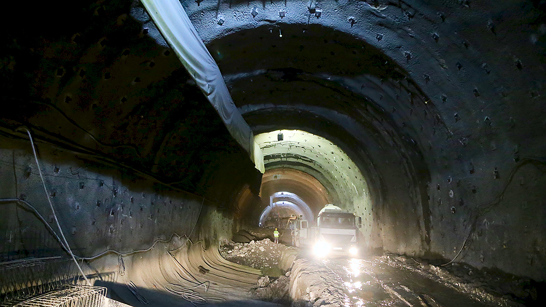 4-dakikada-iklim-degistiren-konya-antalya-arasindaki-tunelde-tarihi-gun-003.jpg