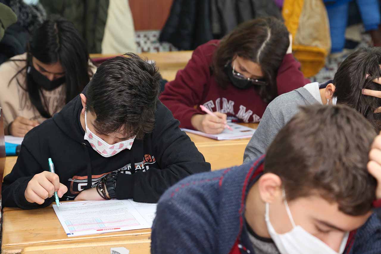 meramda-5-bin-768-ogrenci-sinavda-ter-doktu-1.jpg