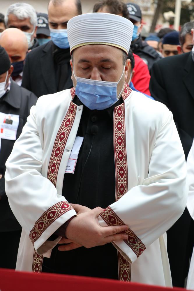 sehit-tegmenin-cenaze-namazini-agabeyi-kildirdi-8.jpg