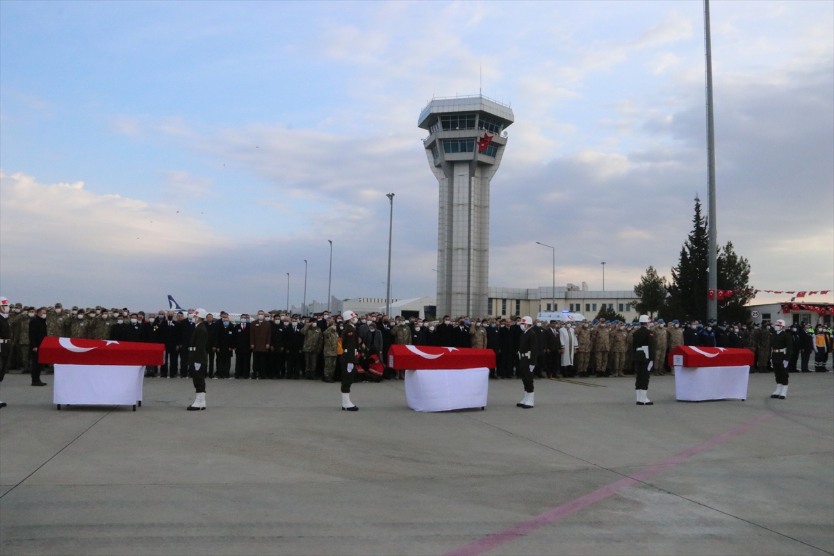 sehitlerimizin-turk-bayragina-sarili-naaslari-memleketlerine-ugurlandi-11.jpg
