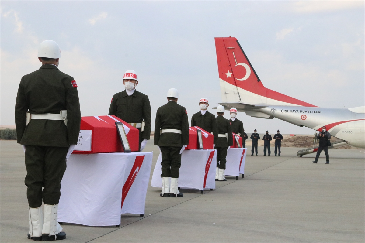 sehitlerimizin-turk-bayragina-sarili-naaslari-memleketlerine-ugurlandi-2.jpg