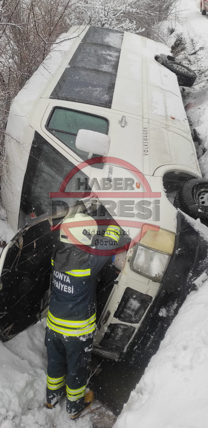 konyada-yolcu-minibusu-devrildi-cok-sayida-yarali-var-001.jpg