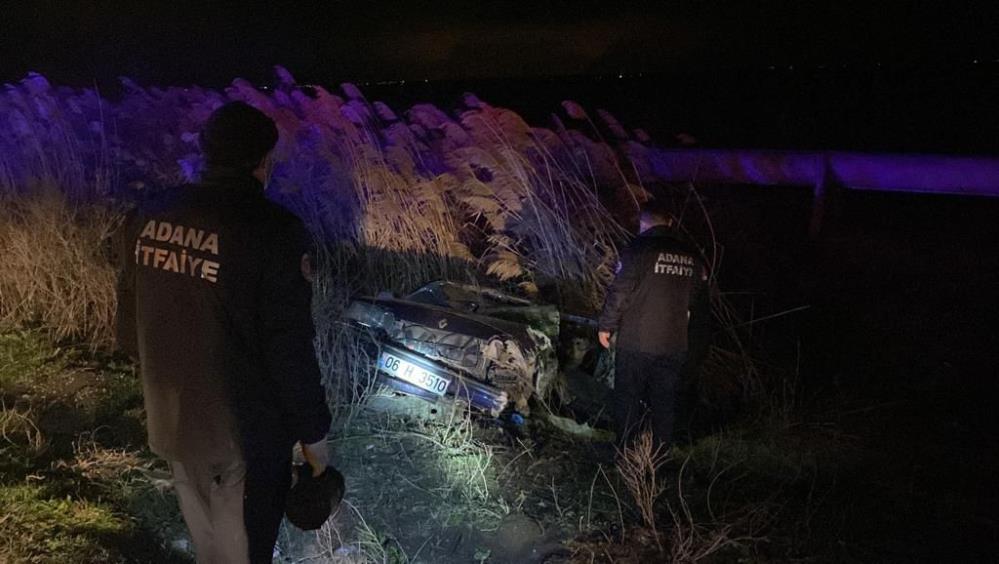 adananin-ceyhan-ilcesinde-iki-otomobilin-carpismasi-sonucu-1-kisi-oldu-2-kisi-yaralandi-4.jpg