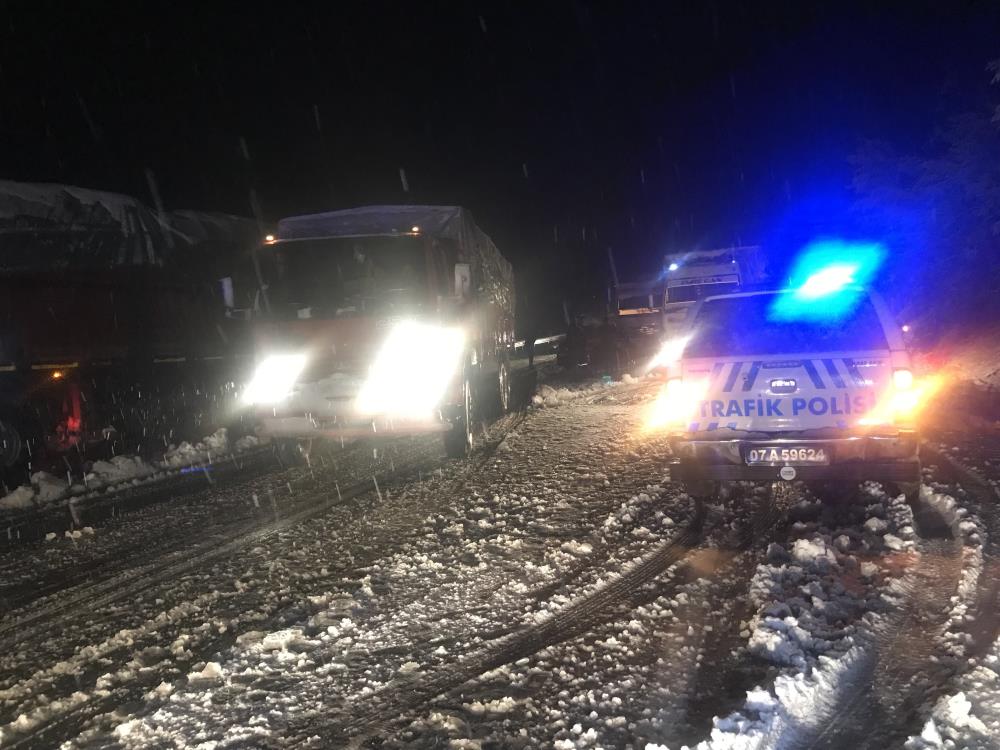 konya-antalya-ve-aksaray-yollarinda-son-durum.jpeg