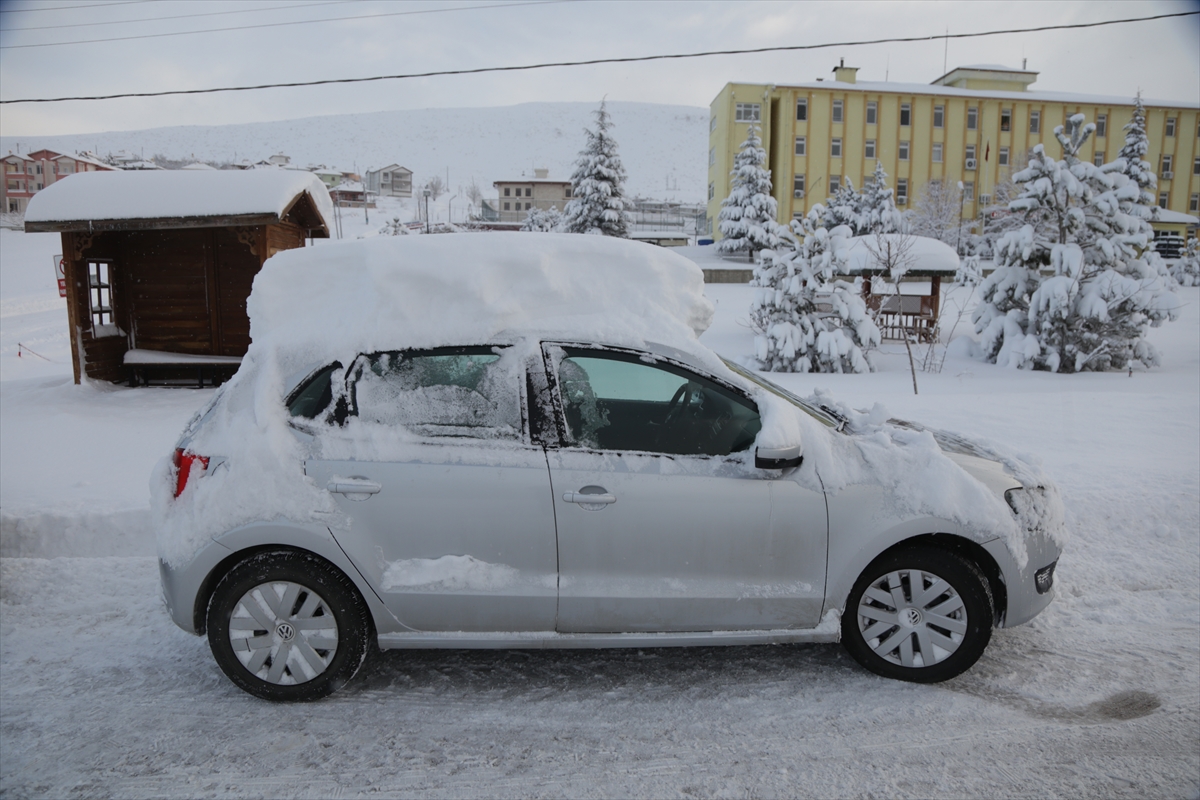 konyanin-bir-ilcesinde-kar-kalinligi-1-metreye-yaklasti-4.jpg