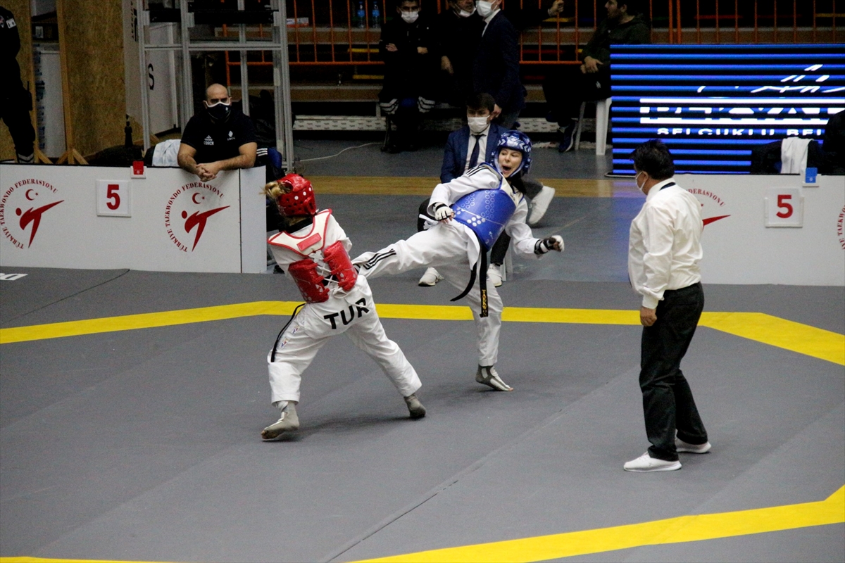 buyukler-turkiye-tekvando-sampiyonasi-sona-erdi-3.jpg
