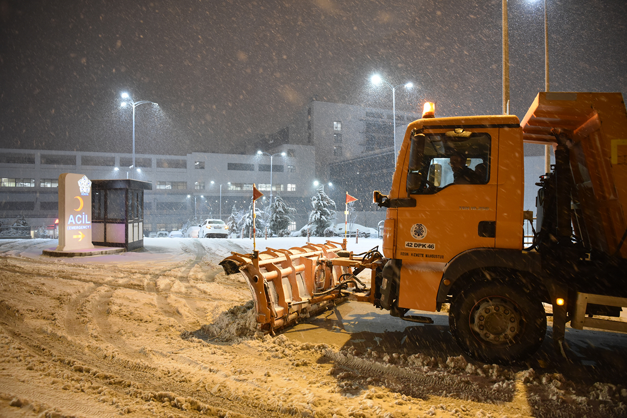selcukluda-kar-temizleme-calismalari-5.jpg