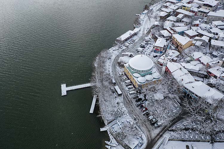 bursanin-karla-kapli-kucuk-venediki-ziyaretcilerini-agirliyor.jpg