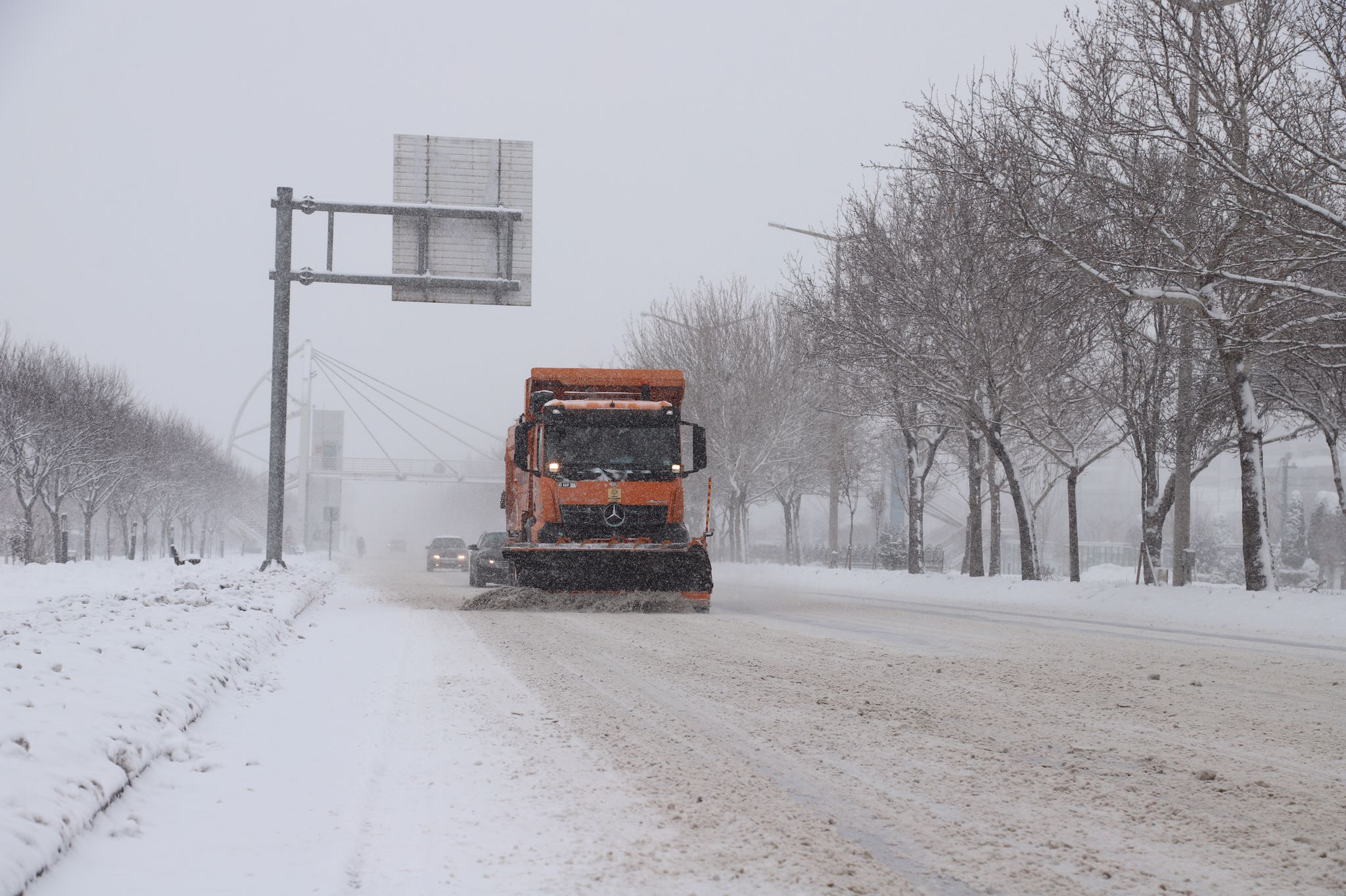 konya-buyuksehir-kar-ve-buzlanmaya-karsi-31-ilcede-gorev-basinda-3.jpg