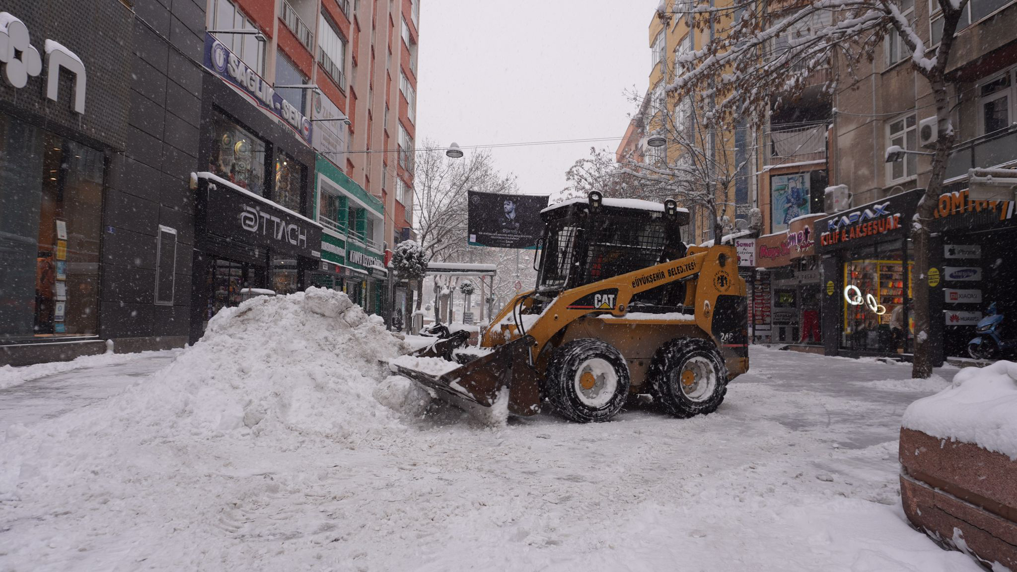 konya-buyuksehir-kar-ve-buzlanmaya-karsi-31-ilcede-gorev-basinda-5.jpg