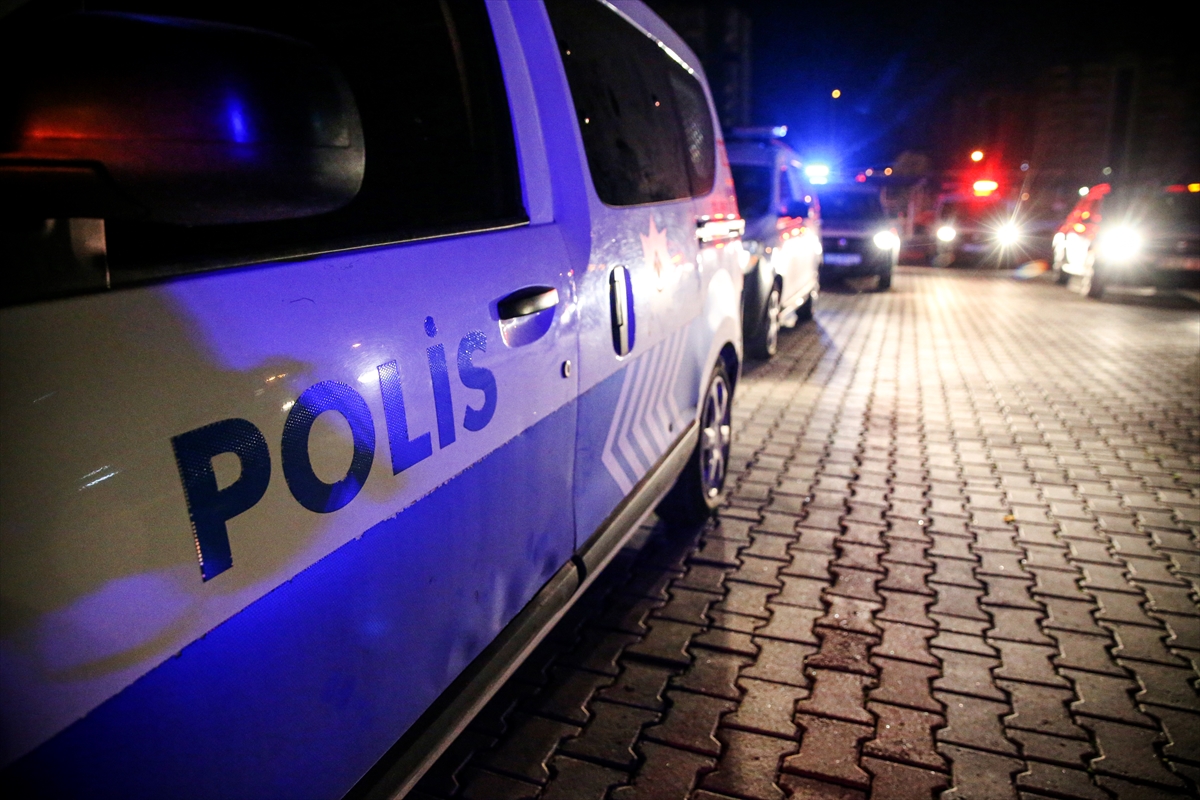 konya-dahil-18-ilde-23-kisiyi-dolandirdilar-polis-safak-vakti-baskin-yapti.jpg