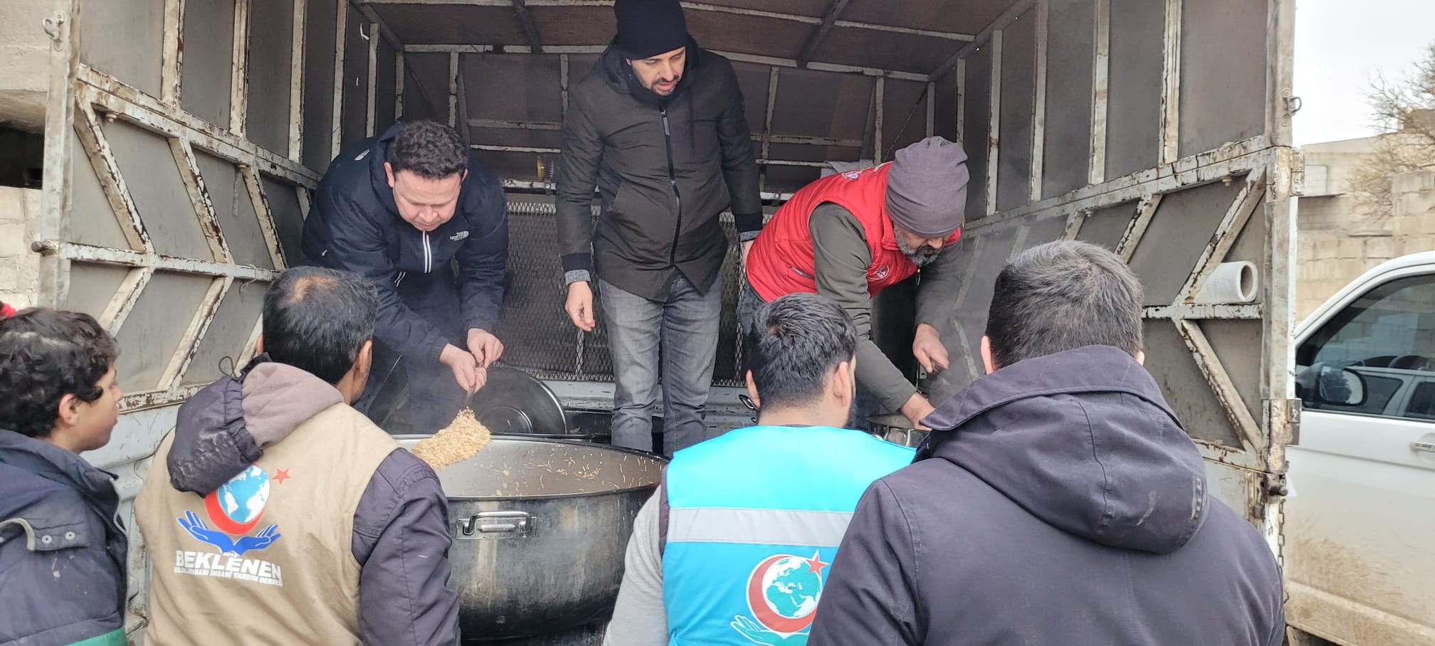hayra-kosanlar-ekibinin-ahmet-calik-yardim-konvoyu-suriyede-004.jpeg