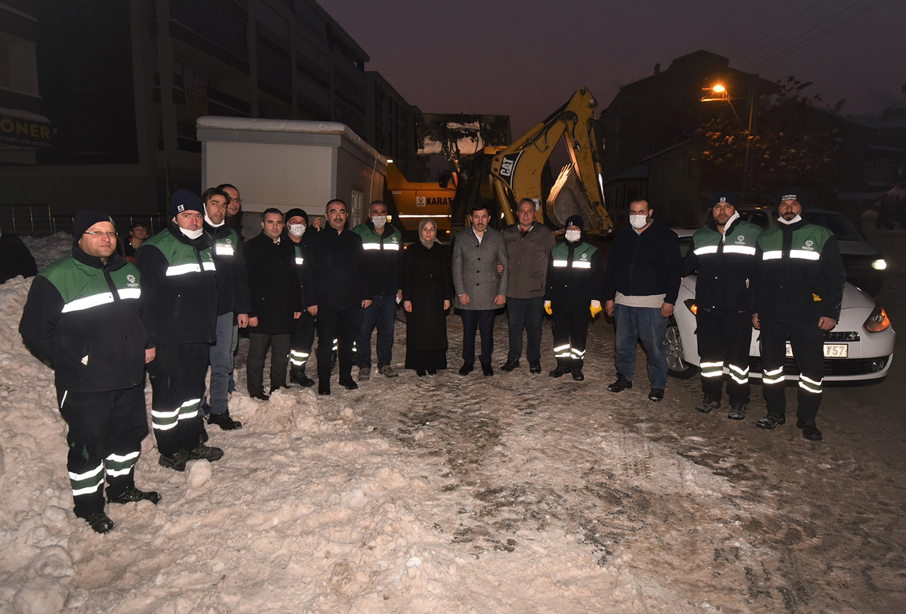 karataydaki-kar-temizleme-calismalarini-yerinde-incelediler-3.jpg
