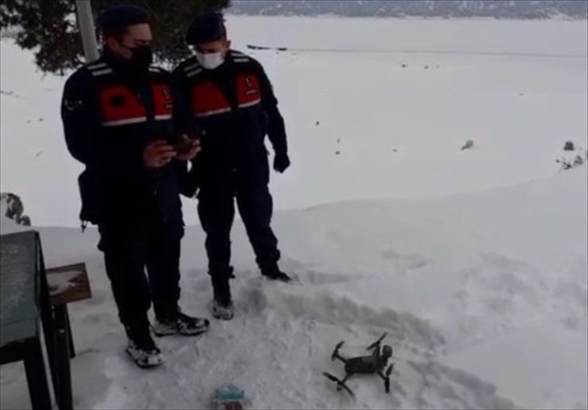 konyada-mahsur-kalan-besicilere-ilac-ve-gida-maddesi-drone-ile-ulastirildi-8.jpg