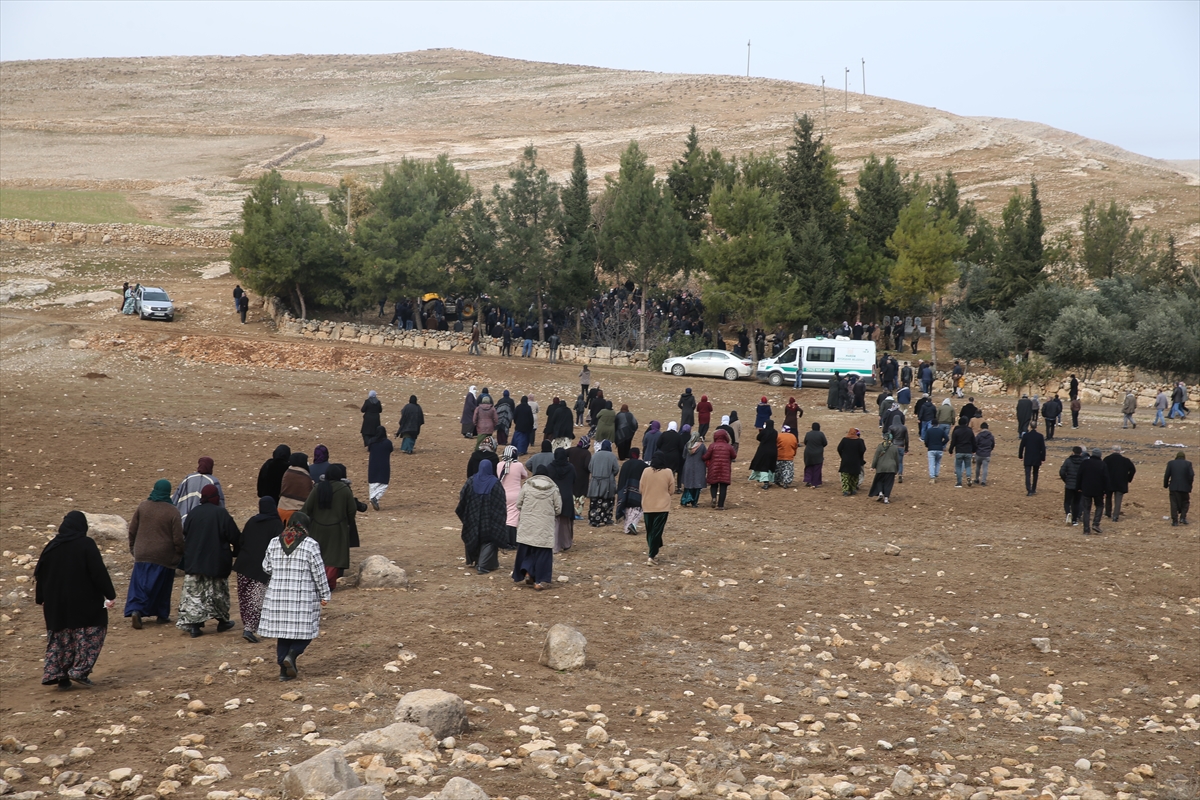 sobadan-sizan-gazdan-zehirlenen-anne-ve-bebeginin-cenazesi-mardinde-yan-yana-defnedildi-4.jpg