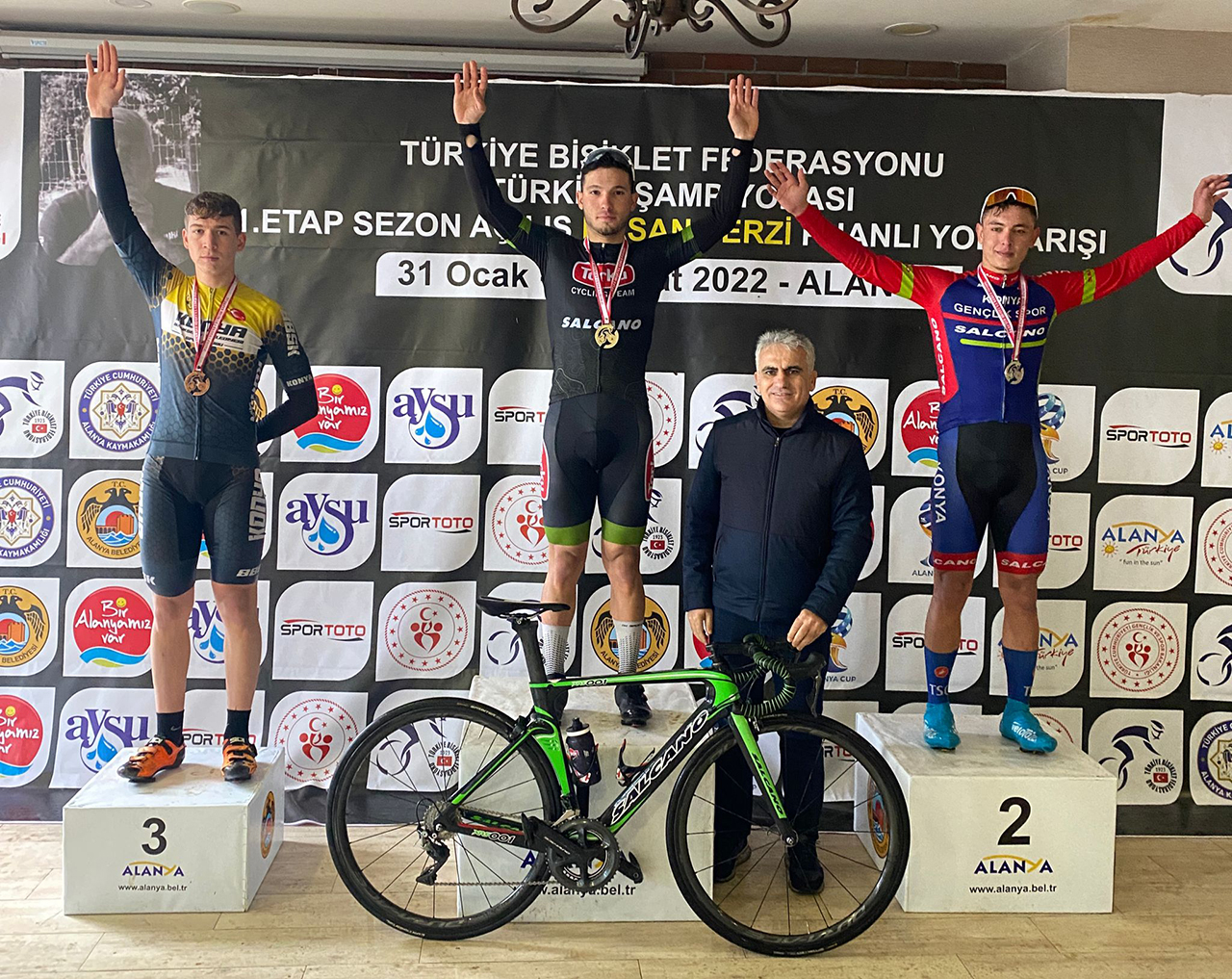 torku-turkiye-bisiklet-sampiyonasinda-zirvede-1.jpg