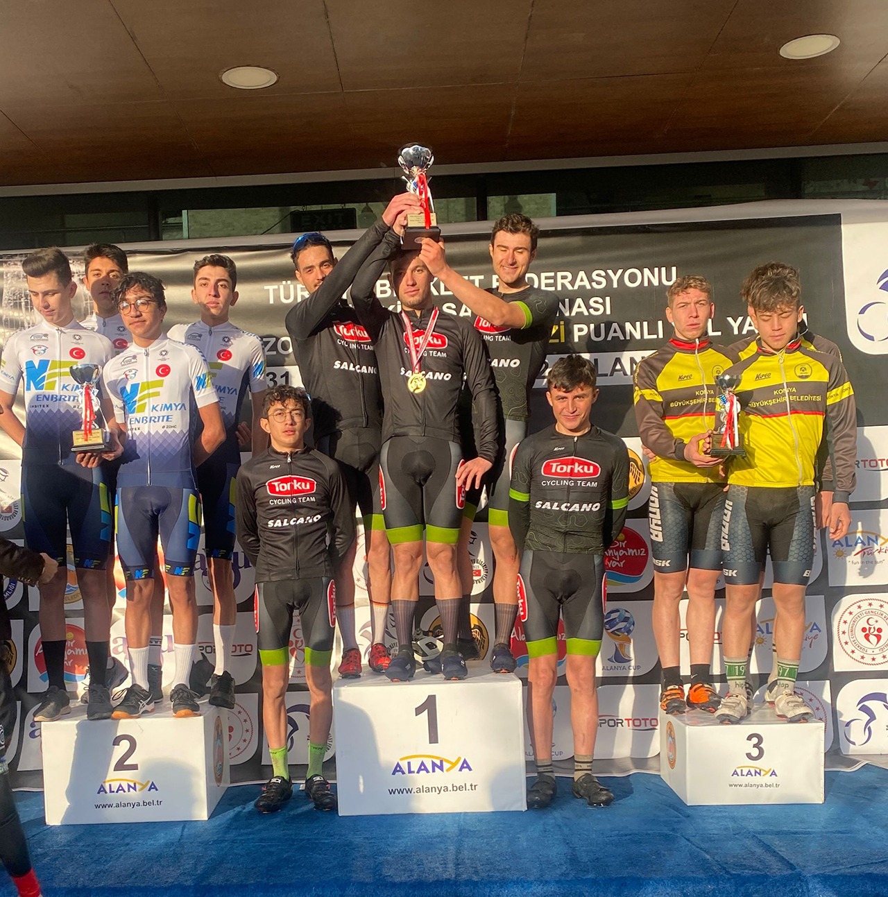 torku-turkiye-bisiklet-sampiyonasinda-zirvede-4.jpg