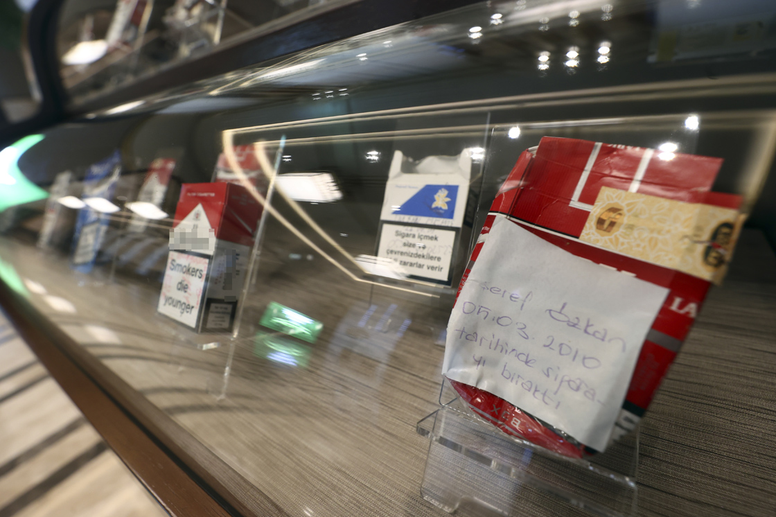 cumhurbaskani-erdoganin-sigarayla-mucadelede-topladigi-paketler-sergileniyor-2.jpg