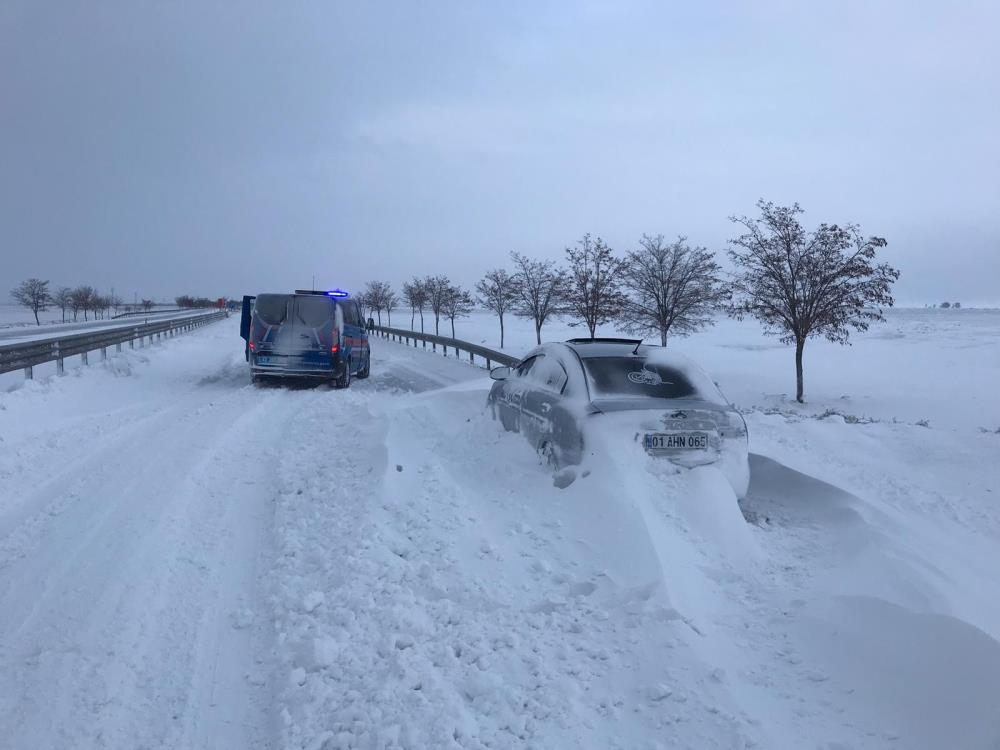 konyada-son-durum-yollarda-mahsur-kalan-265-kisi-ve-131-arac-kurtarildi-002.jpg