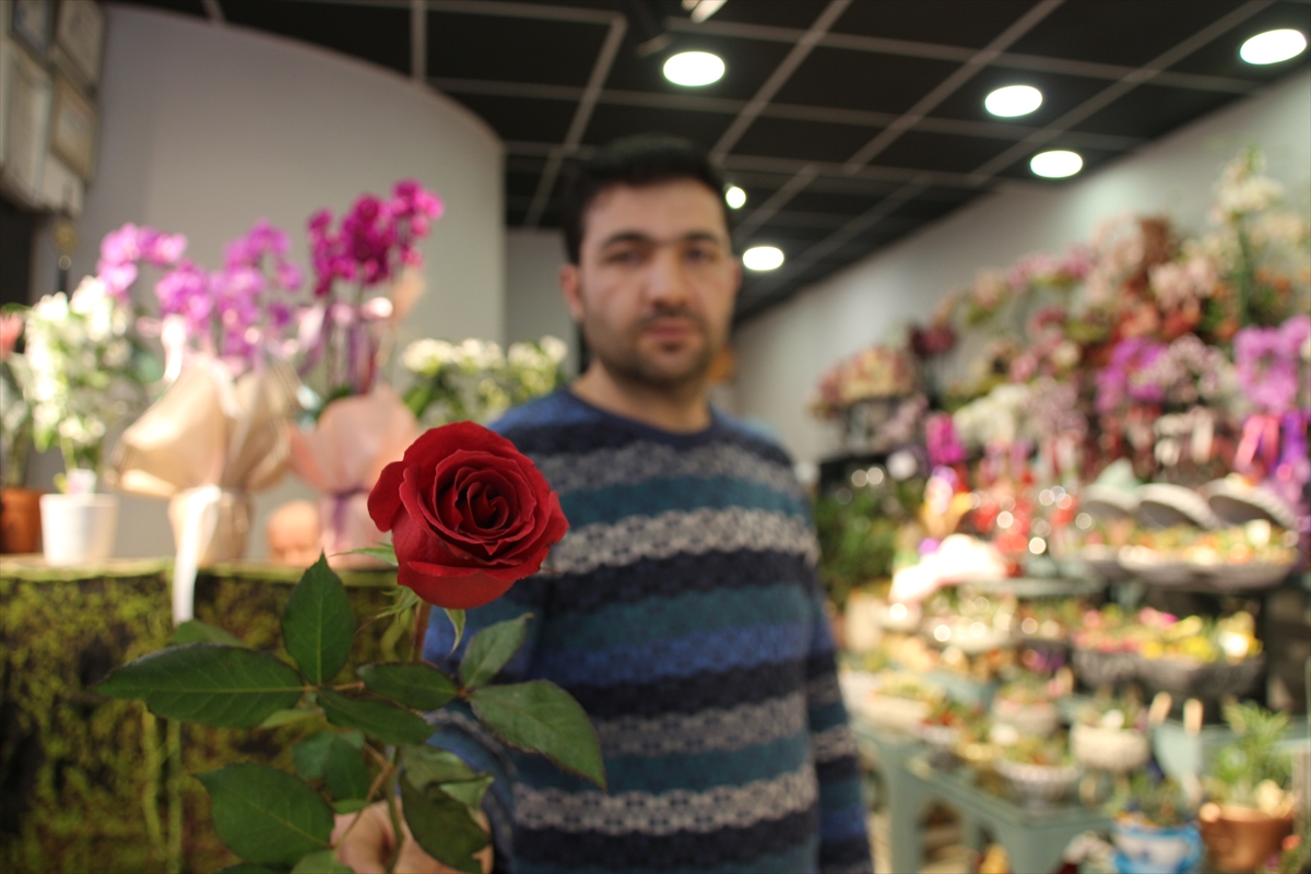 konyadaki-cicekcilerde-sevgililer-gunu-yogunlugu-003.jpg