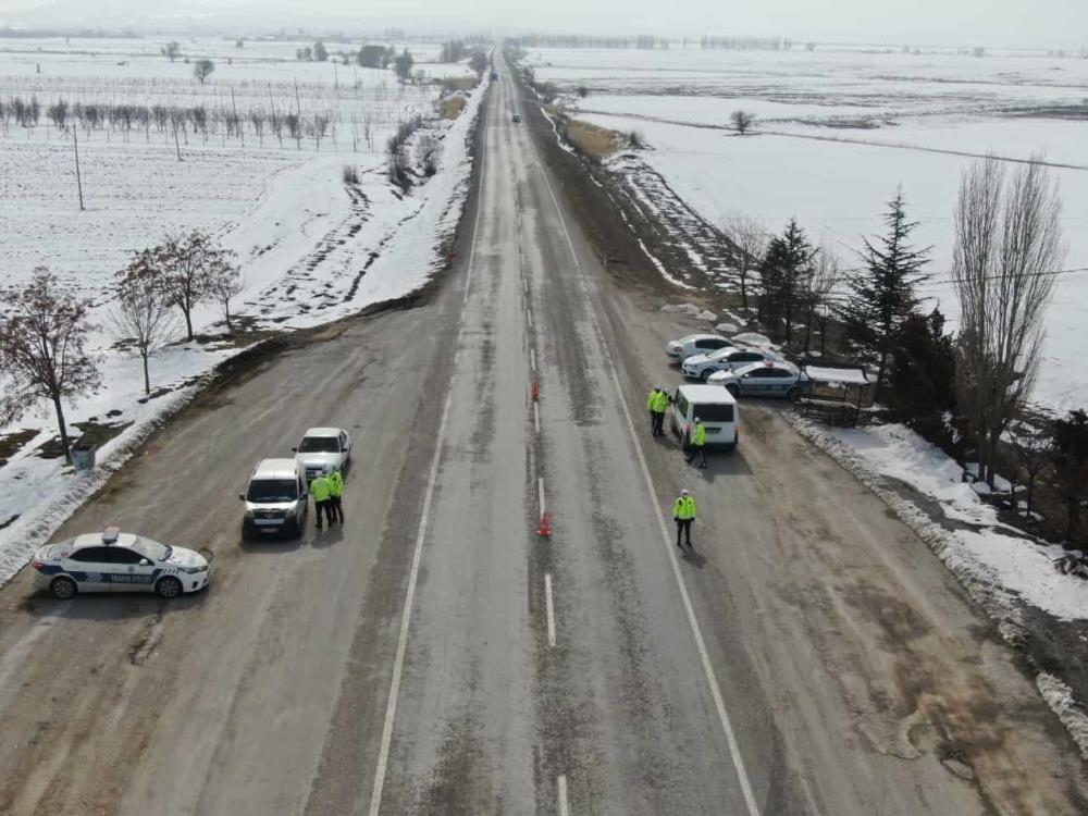 konyada-havadan-trafik-denetimi-34-surucuye-ceza.jpg