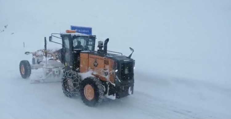 kar-yagisinin-etkili-oldugu-konya-antalya-yolunda-son-durum-5.jpg