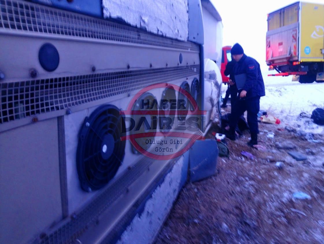 son-dakika-konyada-tur-otobusu-devrildi-5-olu-41-yarali-var.jpeg