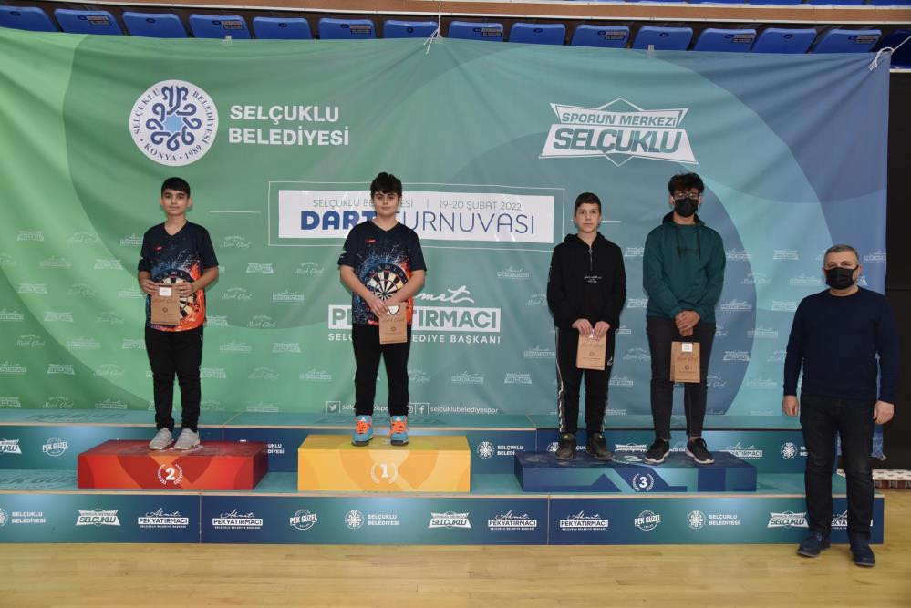 selcuklu-belediyesi-dart-turnuvasinda-oduller-sahiplerini-buldu-001.jpg