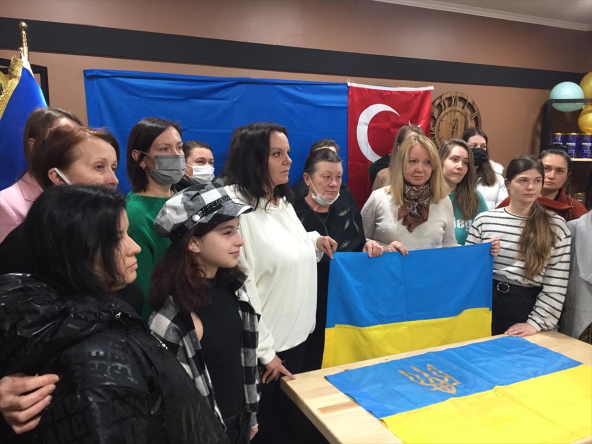 konyadaki-ukraynali-kadinlardan-rusyanin-saldirisina-tepki-001.jpg