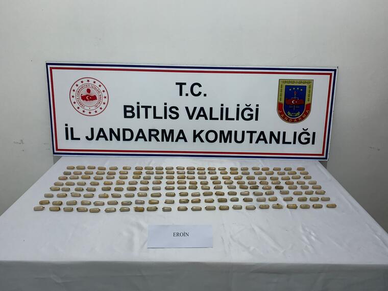 bir-kilo-eroin-midelerinden-cikti.jpeg