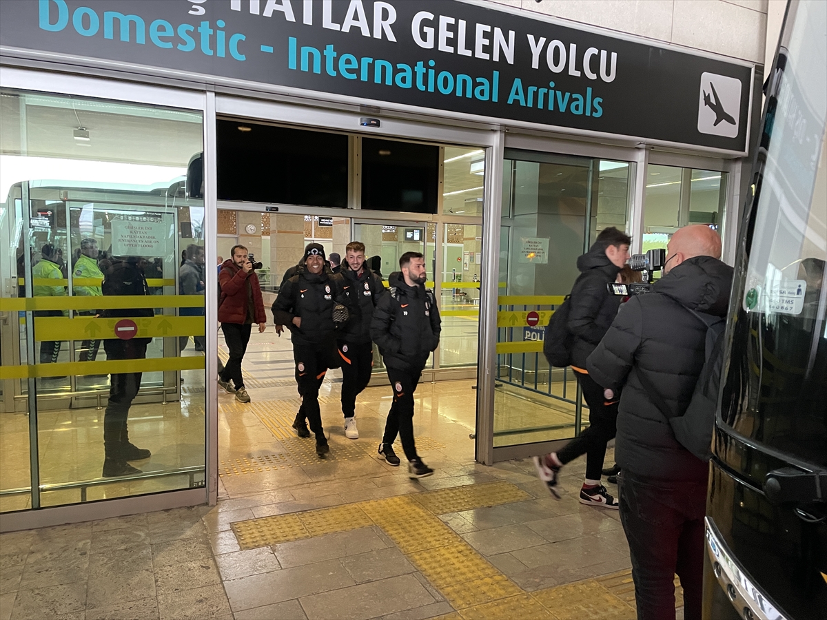 galatasaray-kafilesi-konyada.jpg