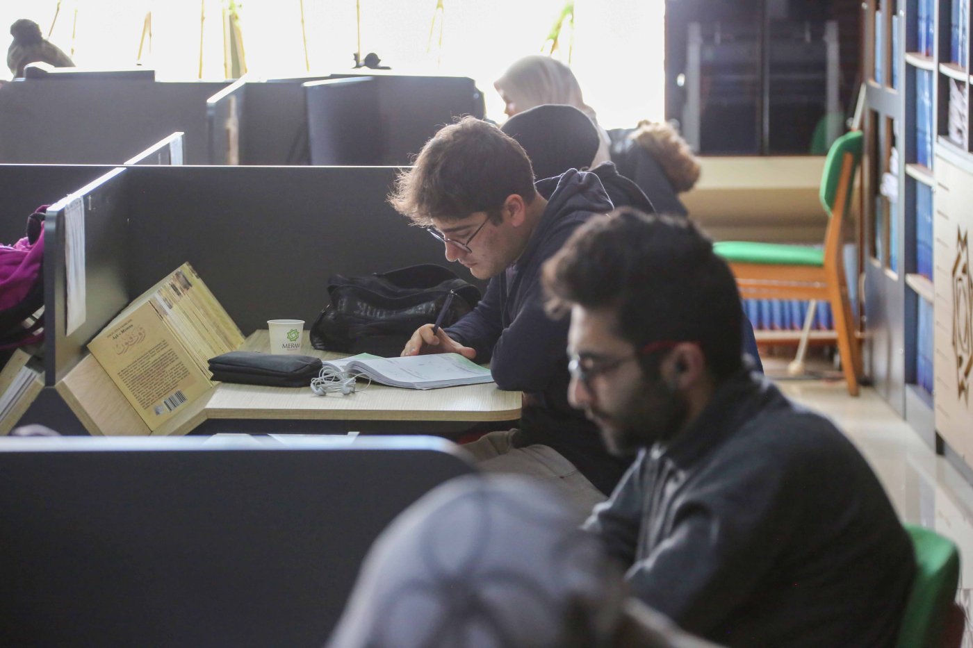 meram-millet-kiraathanesi-genclerin-ilgi-odagi-oldu.jpg