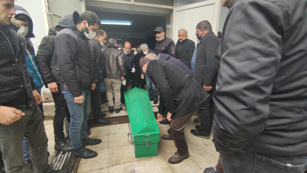 kazada-can-veren-4-gencin-cenazeleri-yakinlarina-teslim-edildi.jpg
