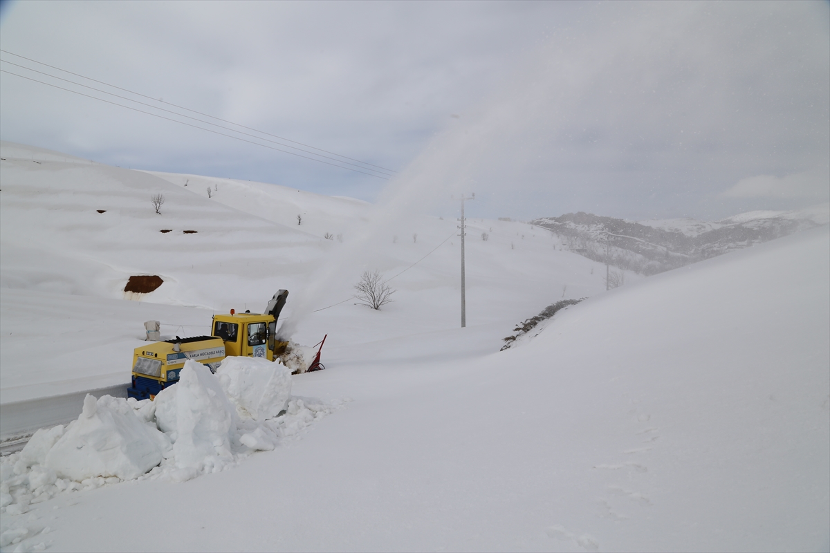 konyanin-kiraz-uretim-merkezi-ilcesinde-karla-mucadele-005.jpg