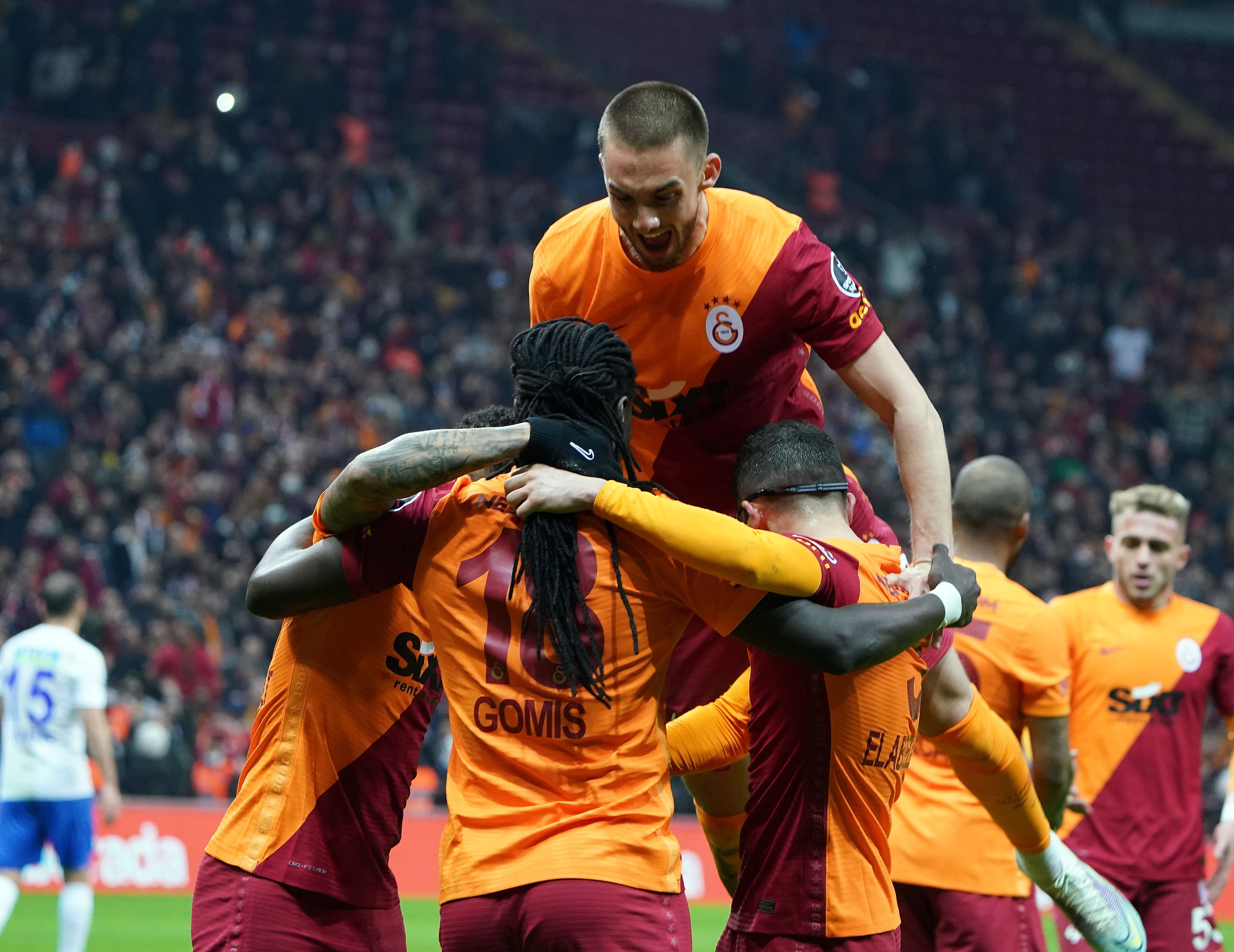 Galatasaray maçı canli izle. Галатасарай. Галатасарай перфоманс. Галатасарай 2016. Дзаньоло Галатасарай.