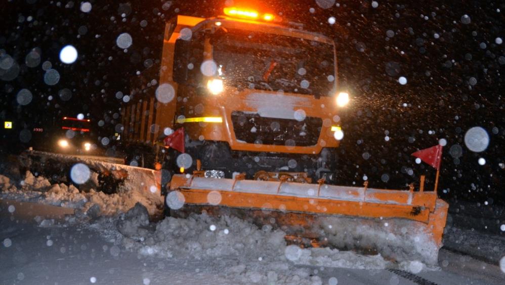 kar-yagisi-etkili-oldu-alacabel-cekici-turu-araclarin-gecisine-kapatildi-002.jpg