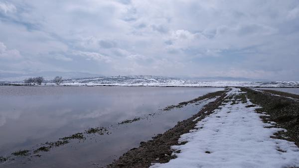 konyada-etkili-olan-yagislar-tarim-arazilerini-sular-altinda-birakti.jpg