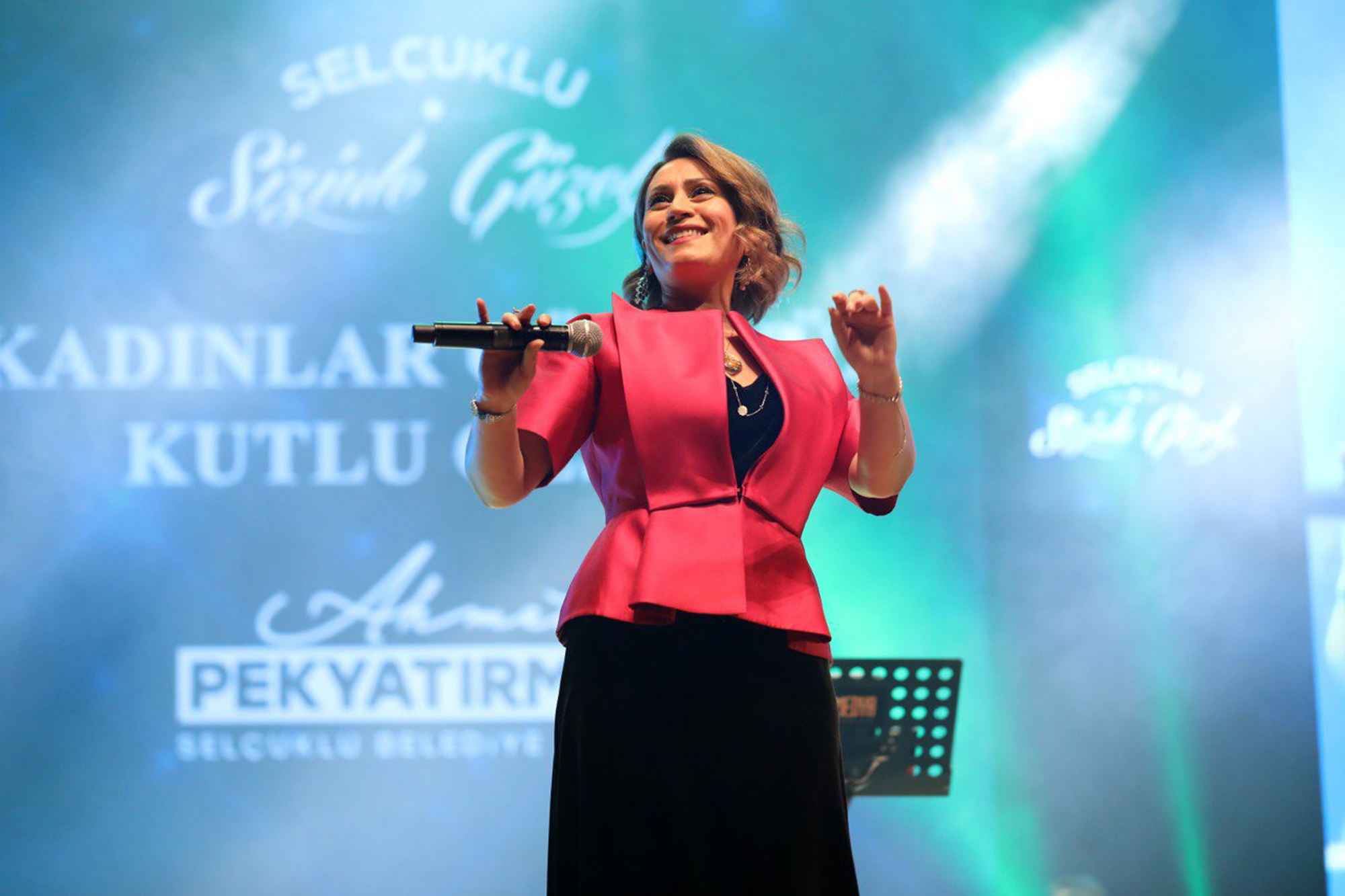 selcuklu-belediyesinin-kadinlar-gunu-ozel-konseri-buyuk-ilgi-gordu-002.jpg