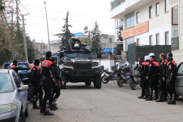supheliler-ates-acti-1-polis-sehit-oldu-1-polis-de-yaralandi-008.jpg
