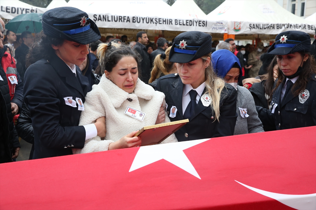 sehit-iki-polisin-cenazeleri-memleketlerine-ugurlandi-006.jpg